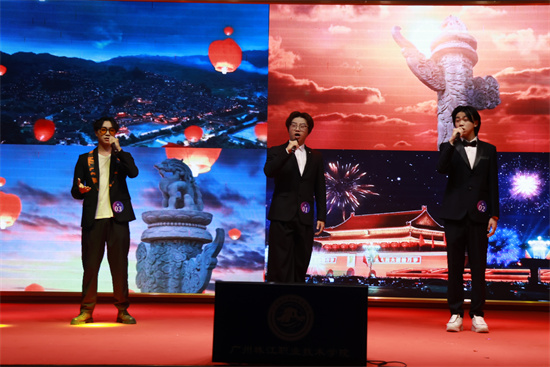 小组 灯火里的中国.jpg