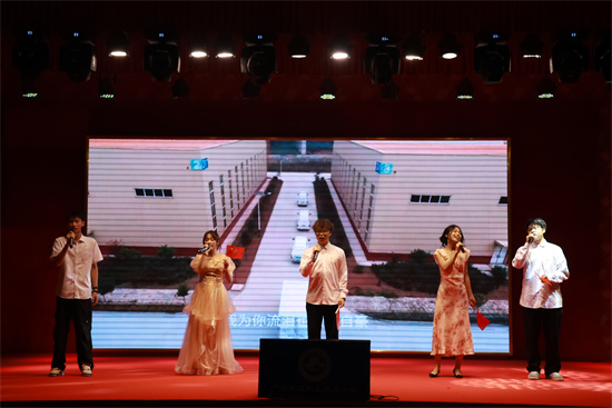 小组演唱 我爱你中国.jpg