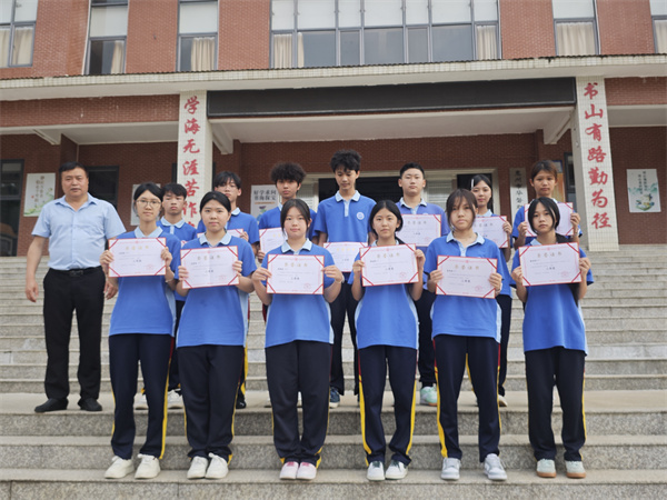 24、25级荣获三等奖.jpg 24、25级荣获三等奖.jpg